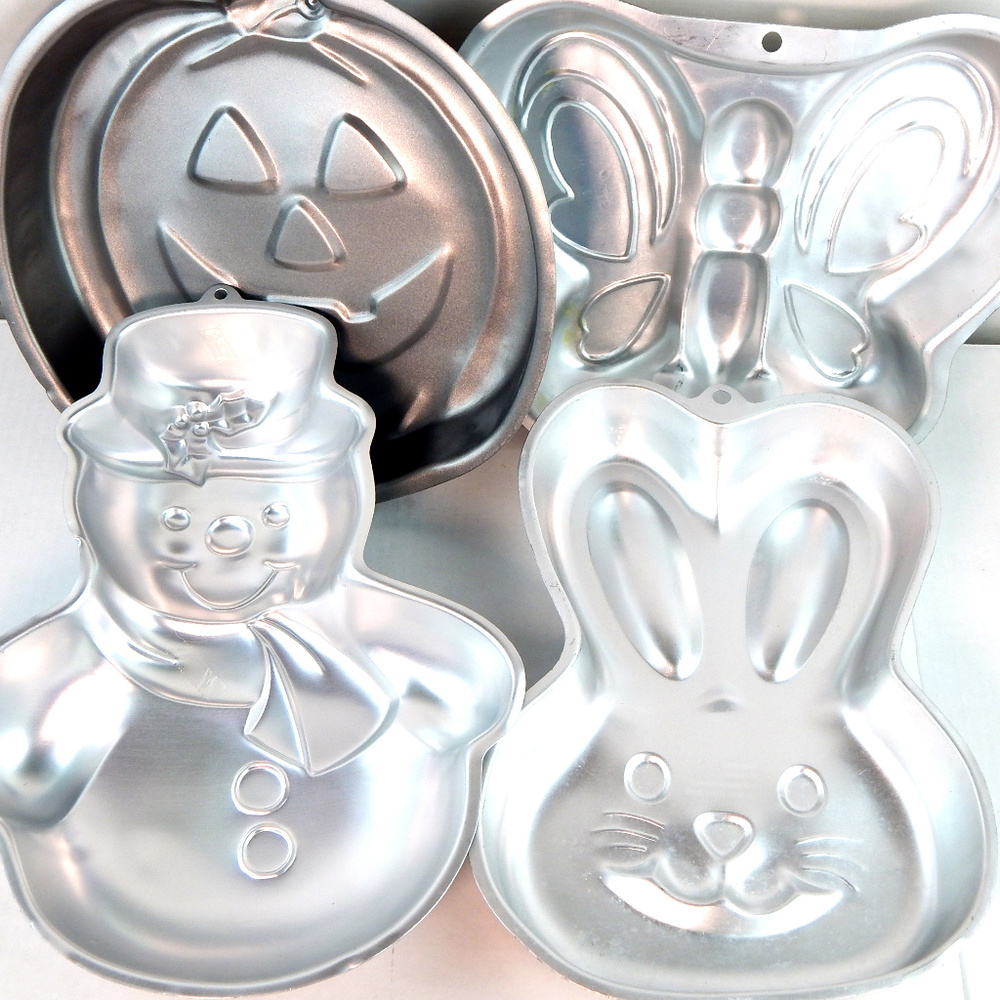 4 Wilton Cake Pans Pumpkin Easter Bunny Snowman +